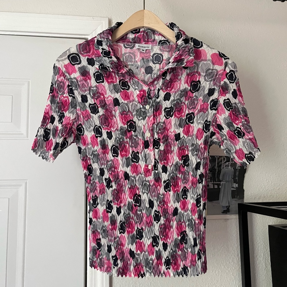 KOMAROV white pink black crinkle wrinkle pleated popover cropped shirt